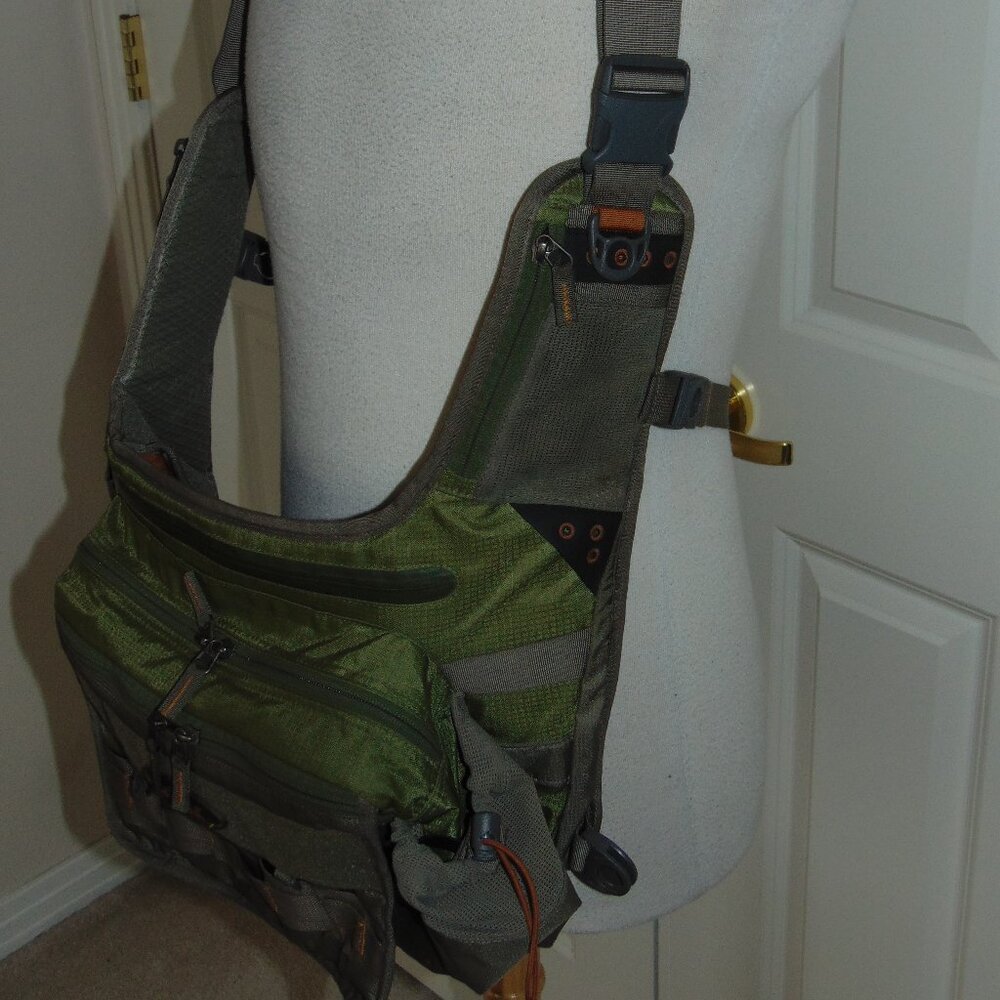 FISHPOND   SLING  PACK - Picture 4 of 6